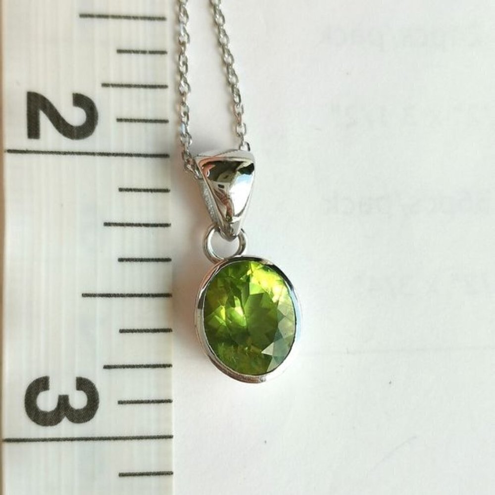 NEW  Deep cut Oval Peridot sterling silver pendant necklace - Picture 7 of 8